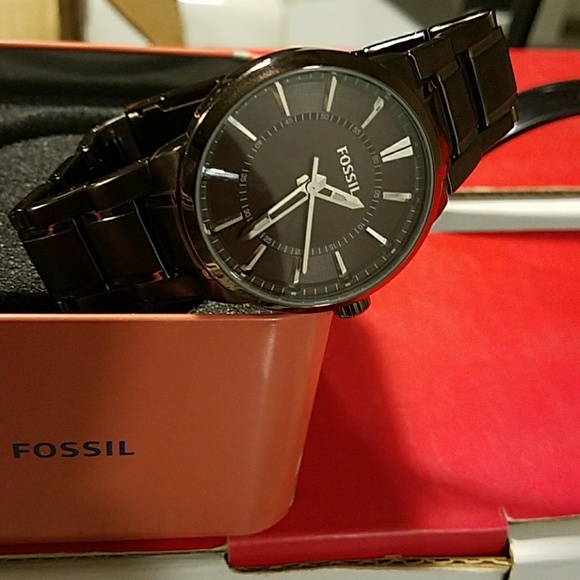 watch - Picture 2 of 3